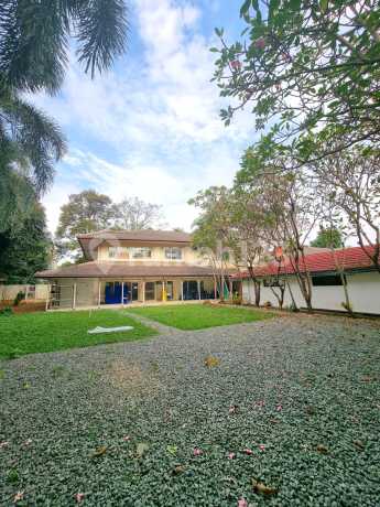 Rumah Luas Hitung Tanah Di Kemang Dalam