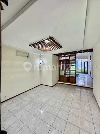 Good Deal Rumah di Niaga Hijau Lokasi Bagus Perlu Renovasi Good Deal Rumah di Niaga Hijau Lokasi Bagus Perlu Renovasi