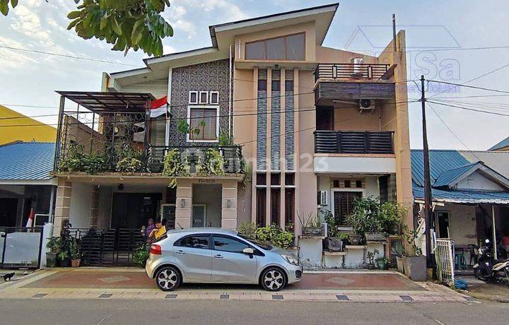 Rumah 2 Lantai Full Renovasi di Tiban Indah Permai di Jual