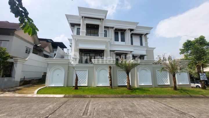 Rumah Mewah di Country Wood Sentul dekat dengan AEON