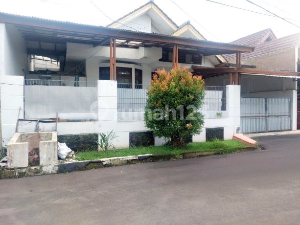 Rumah Siap Huni Dalam Komplek yang Asri