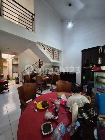 1.5-Story House in Wisma Cakra Complex Near Limo & Krukut Toll Roads 1.5-Story House in Wisma Cakra Complex Near Limo & Krukut Toll Roads