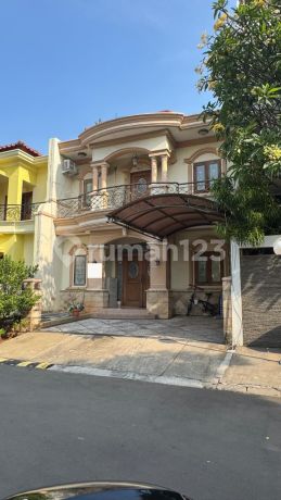 Jual Rumah Klasik di Komp One Gate di Pelangi Kuning