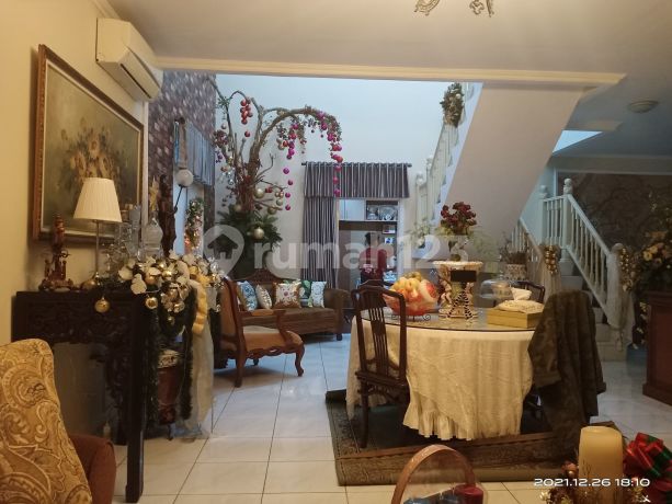 Rumah 2 Lantai terawat asri di sektor 9 Bintaro Jaya 