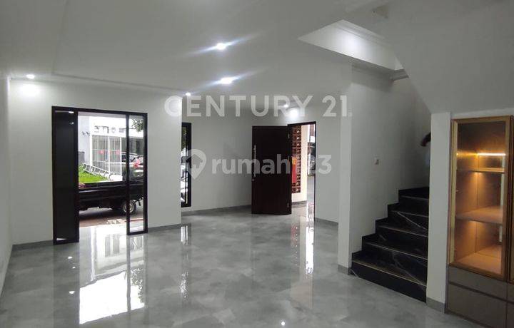 Rumah DI Cluster Puri Town House Di Hook Depan Taman
