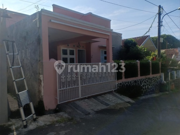 Rumah Cantik Ada Halaman Depan di Bukit Cimindi Raya Rumah Cantik Ada Halaman Depan di Bukit Cimindi Raya