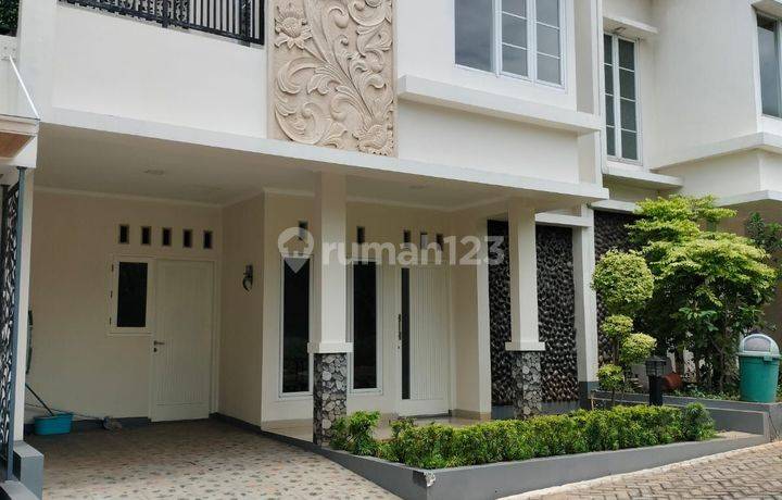 Rumah 2 Lantai Cantik Keluar Langsung Pintu Tol.letak Dibelakang Kota Bintang.