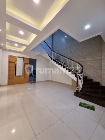 Villa Mewah Siap Huni Dijual di Griya Riatur Indah