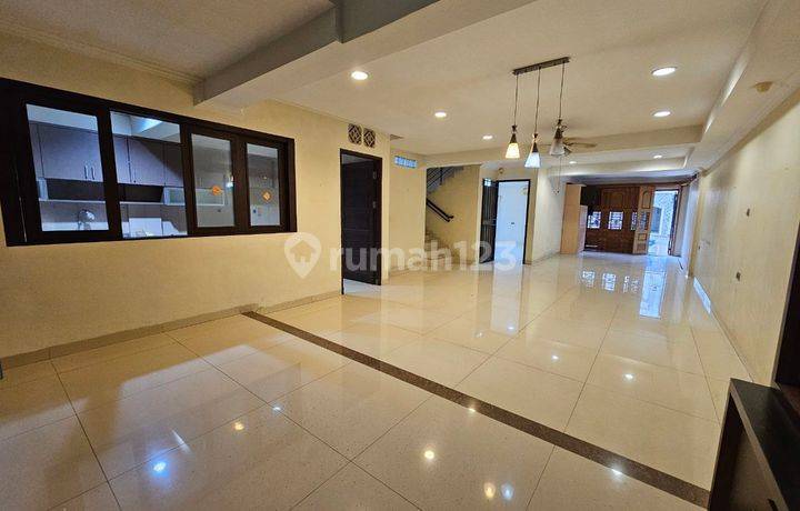 Di Jual Villa The Palace Residence Jl Mustang