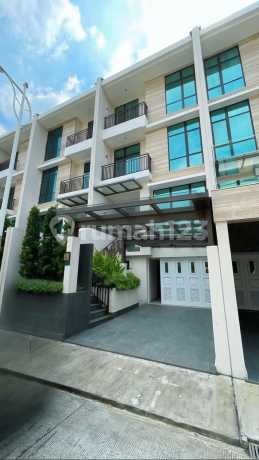 Rumah Baru 4 Lantai Strategis di Town House Pondok Indah, Jakarta Sel Rumah Baru 4 Lantai Strategis di Town House Pondok Indah, Jakarta Sel