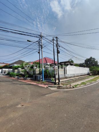 Rumah Clasik Hoek Asri di Waringin Permai Cipinang Melayu Jakarta Timur