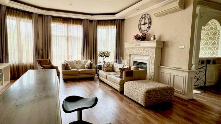 Unit Langka. Rumah Pik 3.5 Lantai Uk 135m2 Siap Huni Unit Langka. Rumah Pik 3.5 Lantai Uk 135m2 Siap Huni