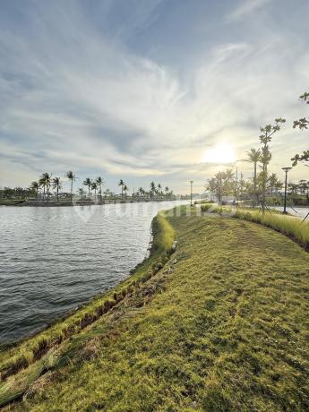 Limited Unit. Hoek & View Danau. Hadap Selatan Uk 570Sqm Limited Unit. Hoek & View Danau. Hadap Selatan Uk 570Sqm