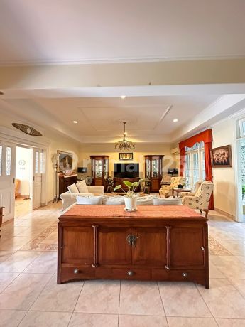 For Sale Beautiful Semi-Classic House in Kebayoran Baru