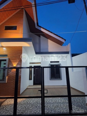 Rumah SHM Strategis, 2Km Lokasi Irigasi Danita Kota Bekasi. Rumah SHM Strategis, 2Km Lokasi Irigasi Danita Kota Bekasi.