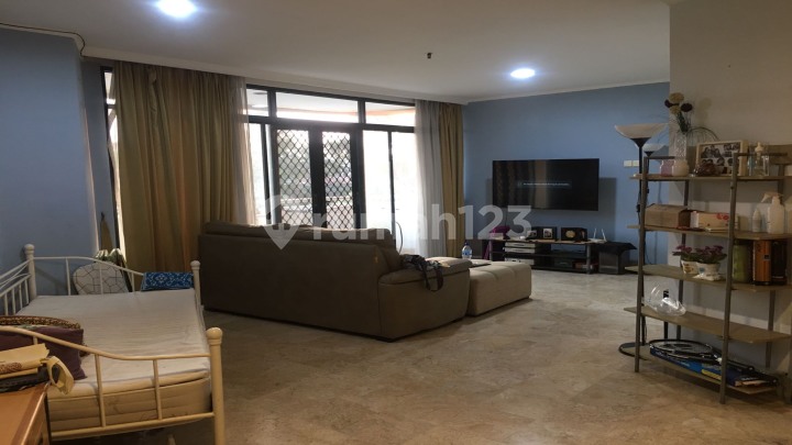 Dijual Apartemen Beverly Tower 2 Lantai 1 Semi Furnished