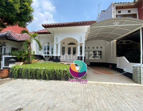 Rumah Cantik Terenovasi SHM Puri Sriwedari Cibubur Rumah Cantik Terenovasi SHM Puri Sriwedari Cibubur