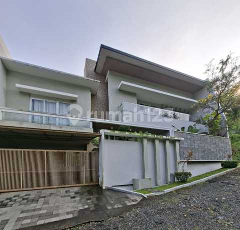 Rumah Mewah di Dekat Akpol - Semarang