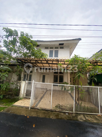 Sell House Below Market 2 Floors Needs Renovation in Sector 9 Bintaro