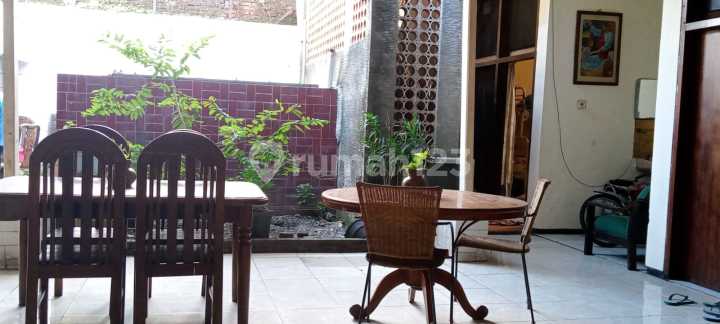 Rumah Lama Bangunan Kokoh Tanah Luas di Kutisari Selatan Surabaya