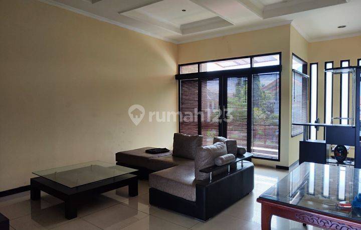 Rumah Modern Minimalis Di Komplek Istana Regency 2