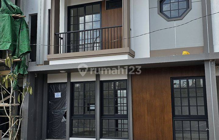 Dijual Rumah 2 Lantai Di Citraland Megah