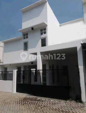 Rumah 2 Lantai Sudah Renovasi SHM di De Alamuda Residence Rumah 2 Lantai Sudah Renovasi SHM di De Alamuda Residence