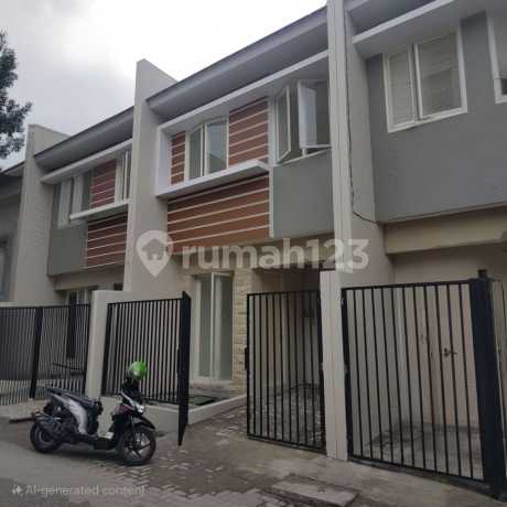 Rumah 2 Lantai Bagus di Regency One Kapas Madya Siap Huni