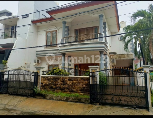 Rumah Hoek di Sumter Agung Utara Timur Rumah Hoek di Sumter Agung Utara Timur