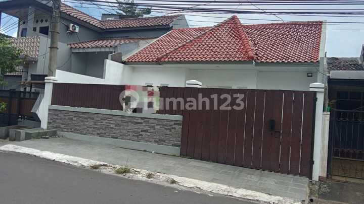 Rumah di Jalan Boulevard Cocok untuk Usaha Taman Kedaung Pamulang Tangerang Selatan Rumah di Jalan Boulevard Cocok untuk Usaha Taman Kedaung Pamulang Tangerang Selatan