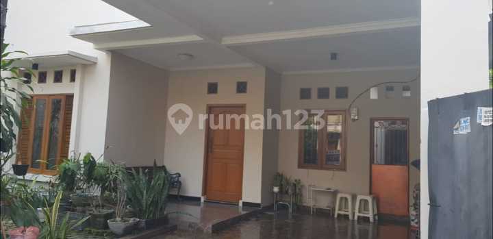 Quick Sale: PJMI House in Bintaro, South Tangerang Quick Sale: PJMI House in Bintaro, South Tangerang