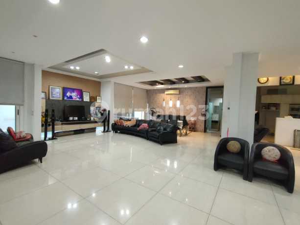 Meruya Utara - Swimming Pool - Siap Huni.