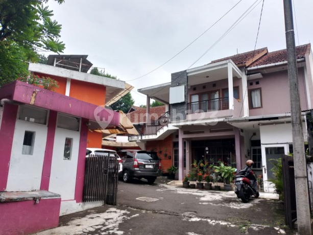 Rumah Induk+Kosan Aktif di Komplek Dosen ITB Dago Lokasi Premium