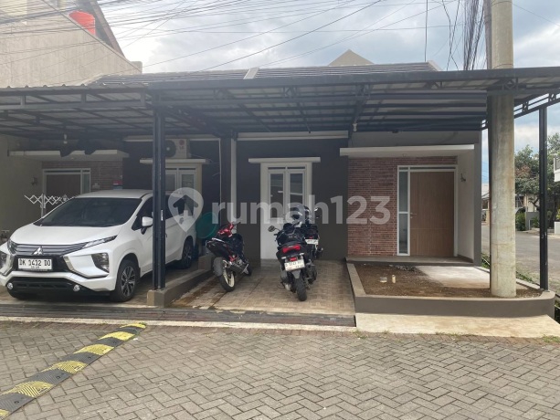 Rumah Hook Murah Siap Huni Komplek Nyaman di Mulyagolf Residence.