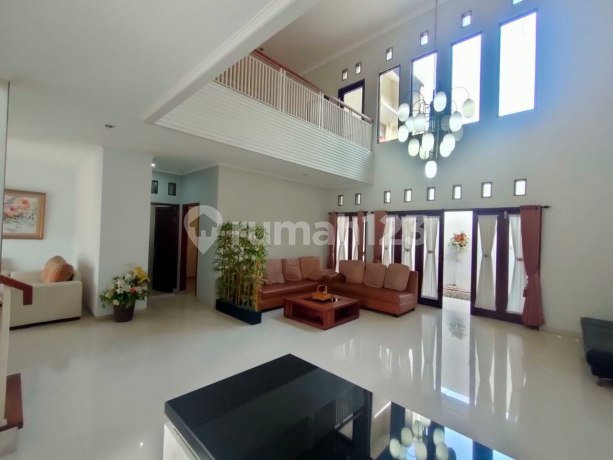 Rumah Mewah Minimalis Dalam Komplek Buah Batu Regency Dekat Akses Tol