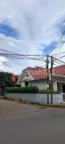 Semi-Furnished Hook House on Boulevard Bcc, Bukit Cimanggu City Semi-Furnished Hook House on Boulevard Bcc, Bukit Cimanggu City