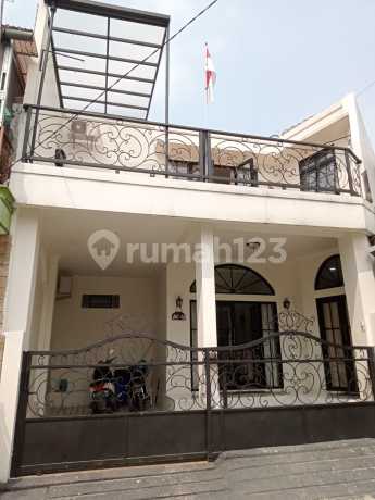 Rumah Terawat Dan Bersih Semi Furnished Di Taman Pagelaran Rumah Terawat Dan Bersih Semi Furnished Di Taman Pagelaran