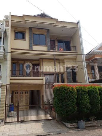 Dijual Rumah 3 lantai, Luas tanah 9x30 di Villa Gading Indah Dijual Rumah 3 lantai, Luas tanah 9x30 di Villa Gading Indah