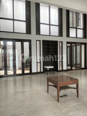 Dijual Cepat Rumah Hoek 2 Lantai, Kolam Renang di Villa Gading Indah Dijual Cepat Rumah Hoek 2 Lantai, Kolam Renang di Villa Gading Indah