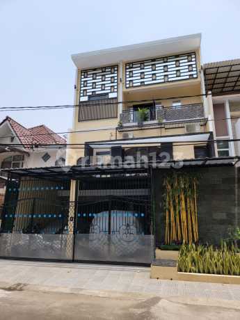 Rumah 3 Lantai Dan Siap Huni Di Kelapa Gading Rumah 3 Lantai Dan Siap Huni Di Kelapa Gading