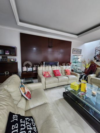 Dijual Rumah 3 Lantai Dan Semifurnished Di Artha Gading Villa
