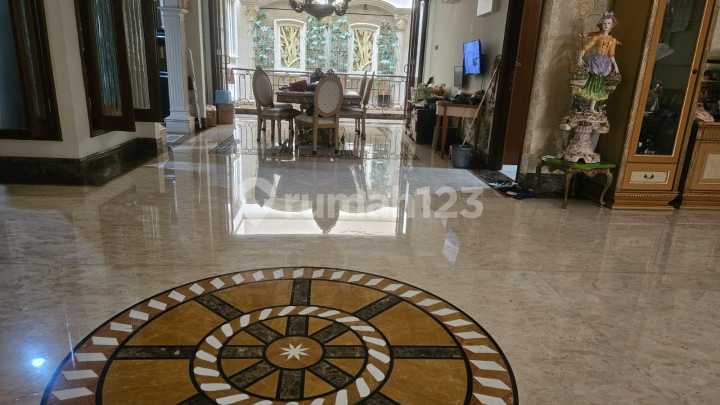 Dijual Rumah Mewah Klasik dan Semi Furnished di Villa Gading Indah Dijual Rumah Mewah Klasik dan Semi Furnished di Villa Gading Indah