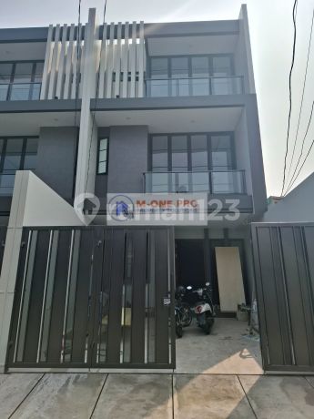 Dijual Rumah Baru Mewah 3 Lantai 300 Mtr di Sunrise Garden Dijual Rumah Baru Mewah 3 Lantai 300 Mtr di Sunrise Garden