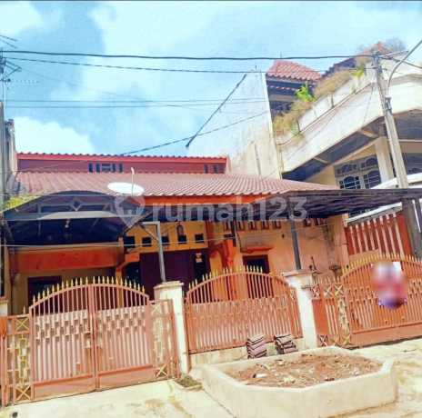 Dijual Rumah 1 1/2 Lantai di Bumi Bekasi Baru Utara