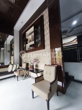 Rumah Classic Modern di Cluster Strategis