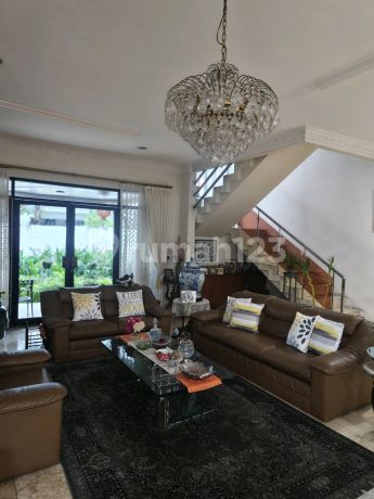 Rumah Kuningan Jaksel. Jalan Depan Besar Lokasi Dekat Mall dan Perkantoran