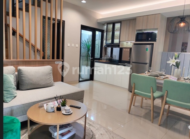 2-story house in JAKARTA under 1 billion; a step away from AEON mall, 10 minutes from Kelapa Gading 2-story house in JAKARTA under 1 billion; a step away from AEON mall, 10 minutes from Kelapa Gading