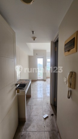 Jual Murah Apartemen The Springlake Tipe Studio Unfurnished di Menara Azolla Lantai Rendah Dekat Summarecon Mal Bekasi dan Binus Universitas