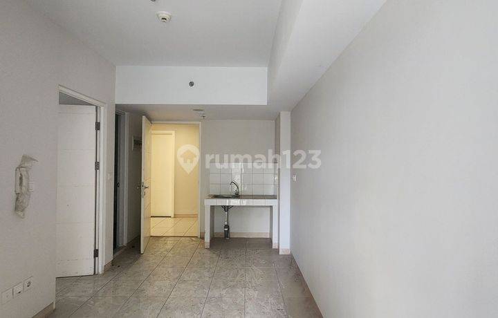 HARGA MURAH  APARTEMEN THE SPRINGLAKE MENARA AZOLLA SUMMARECON BEKASI 2 KAMAR TIDUR, KONDISI BAGUS & UNFURNISHED LANTAI RENDAH & POOL VIEW