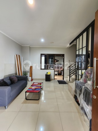 Jual Cepat Rumah 2 Lantai Semi Furnished Kondisi Bagus Siap Huni Di Burgundy Residence Dekat Summarecon Mal Bekasi